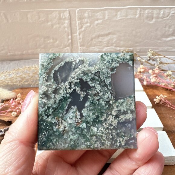 Gorgeous Moss Agate Pyramid - Picture 6 of 7
